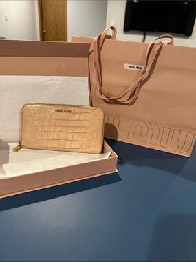 MIU MIU ZIP WALLET CROCODILE DESIGN GUC. PEACH COLOR WITH BOX & GIFT BAG